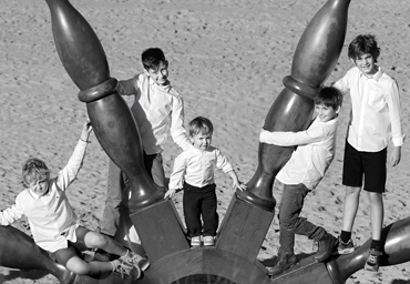 Familiefoto's op het strand – groepsportret van (klein)kinderen, speels en natuurlijk